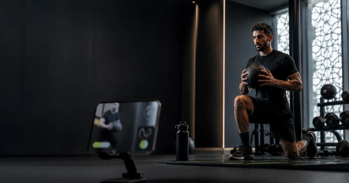 Cover image for Coach personnel en ligne en Arabie saoudite et aux Émirats : comment ça marche, combien ça coûte et comment obtenir de vrais résultats
